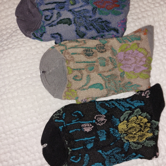 ANTHROPOLOGIE SET 3 PAIRS OF WOMANS TEXTURED SOCKS NWOT - Picture 7 of 8